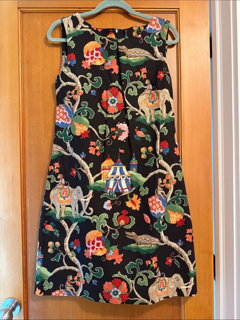 Black Sleeveless Cotton Shift Dress with Pockets and Colorful Animal Motif. NWT